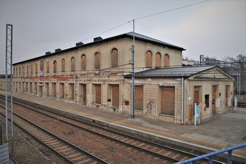 Dworzec kolejowy w Maczkach w marcu 2022 (4).JPG