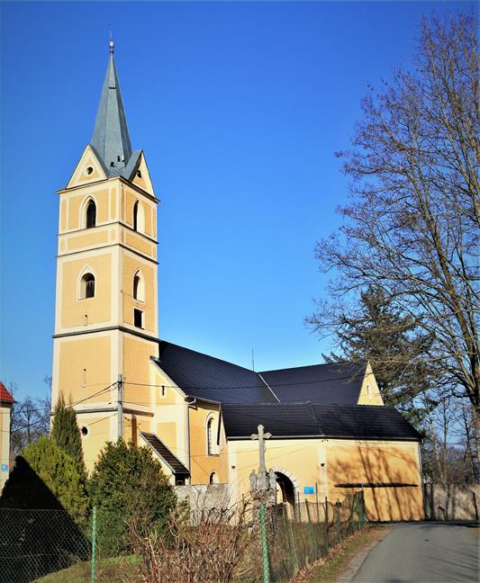 Piszkowice - kościół pw. św. Jana Chrzciciela (1).JPG