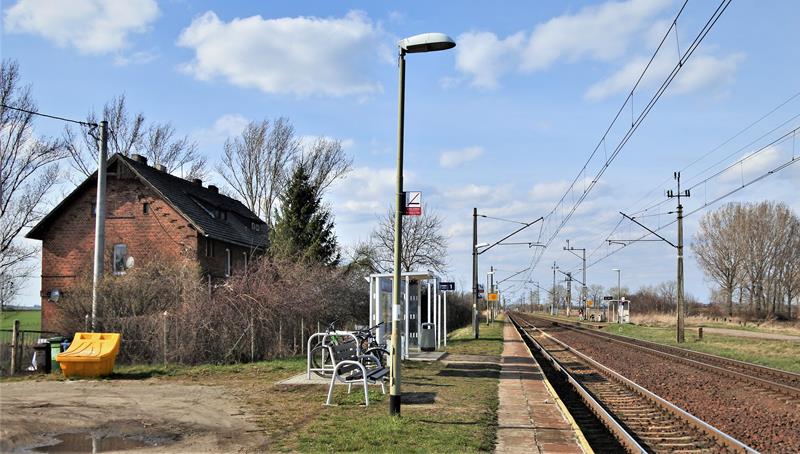Warkocz - przystanek kolejowy (2).JPG