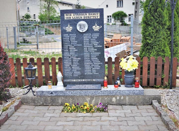 Pomnik poległych w II WŚ (1).JPG
