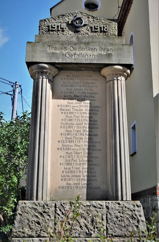 Pomnik w Miłowicach (1).JPG