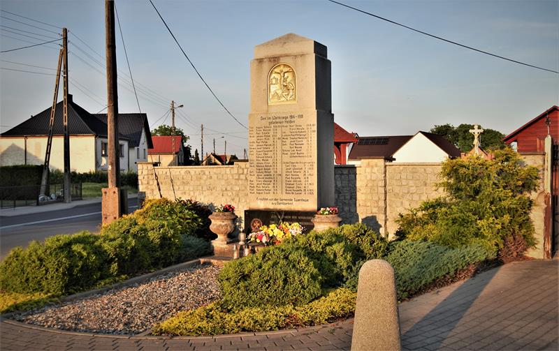 Twardawa - pomnik poległych (1).JPG