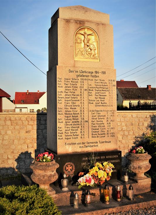 Twardawa - pomnik poległych (2).JPG
