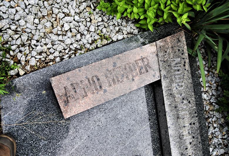 Na cmentarzu w Rozkochowie (8).JPG