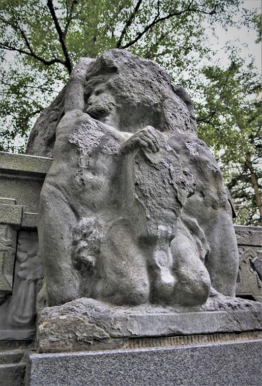 Pomnik Poległych (5).JPG