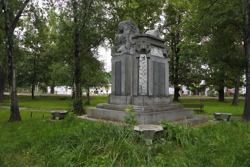 Pomnik Poległych (11).JPG
