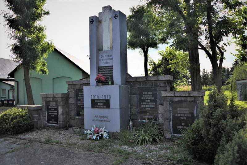 Bierawa - pomnik poległych (9).JPG