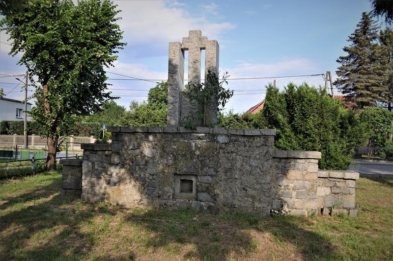Bierawa - pomnik poległych (11).JPG