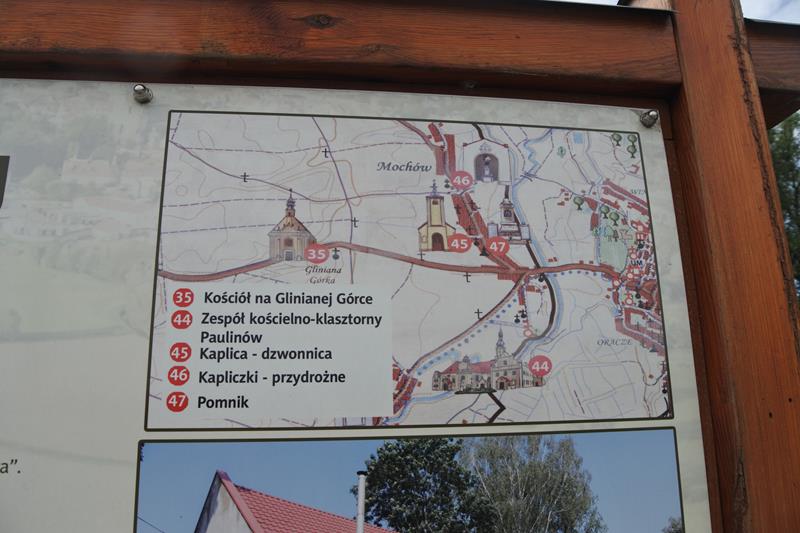 Mochów - tablica z planem miejscowości (2).JPG