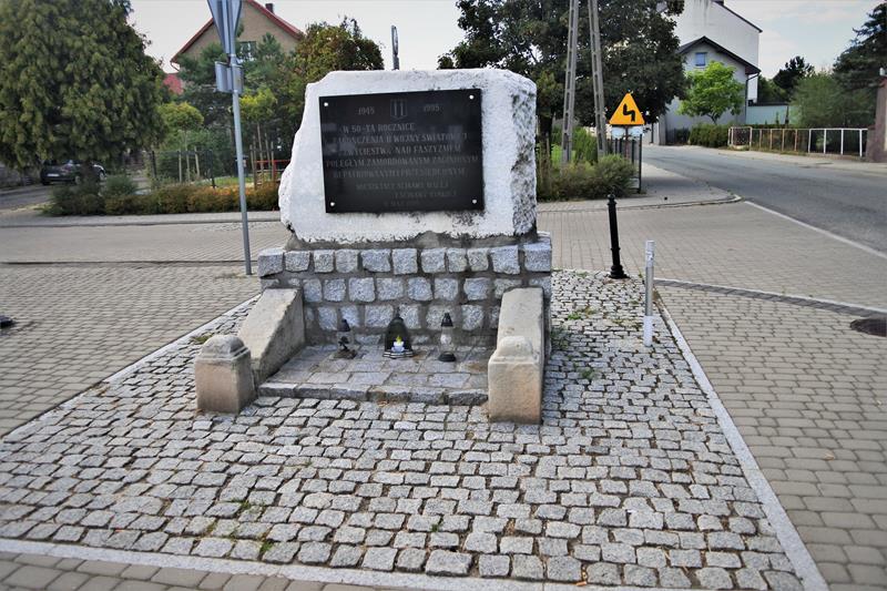 Ścinawa Mała - pomnik (1).JPG