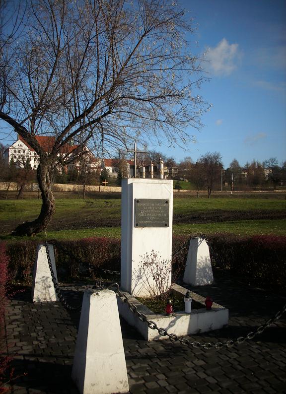 Wieliczka - pomnik na ul. Dembowskiego fot. 1.JPG
