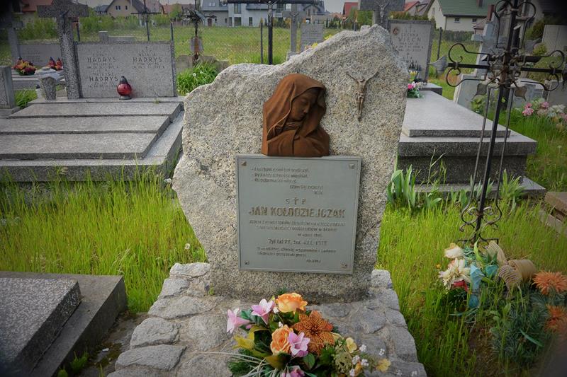 Błonie - cmentarz mariawicki (16).JPG