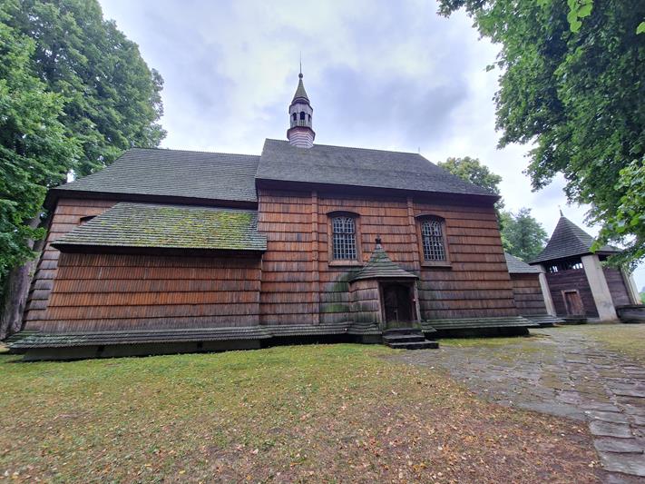 Krzemienica - kościół drewniany (2).jpg