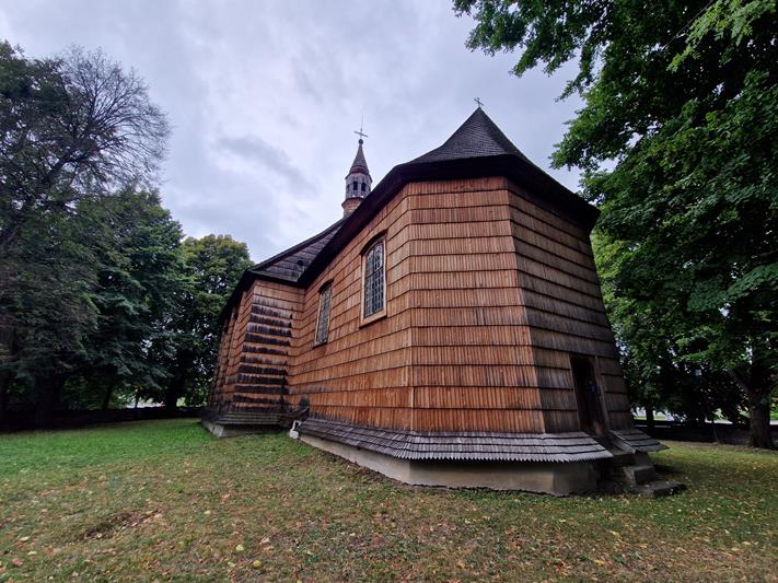 Krzemienica - kościół drewniany (4).jpg