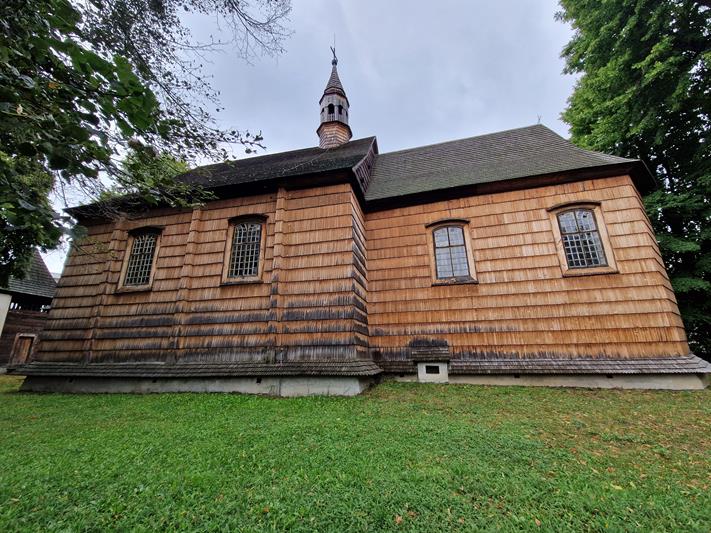 Krzemienica - kościół drewniany (6).jpg