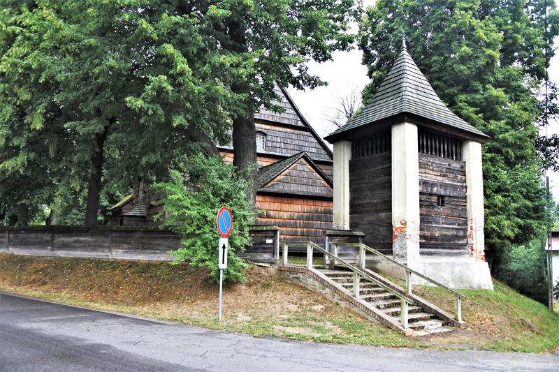 Krzemienica - kościół drewniany (9).JPG