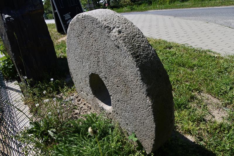 Kamień młyński  z Pokrzywnej (5).JPG