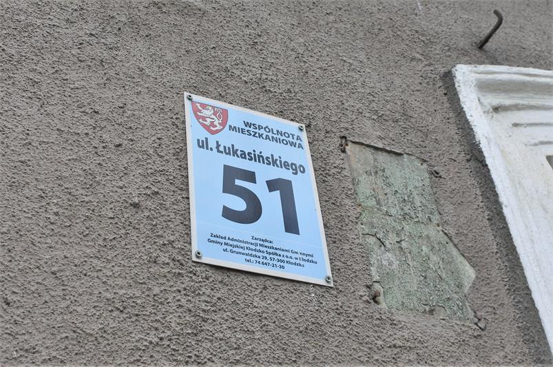 Ulica Waleriana Łukasińskiego 51 (2).JPG