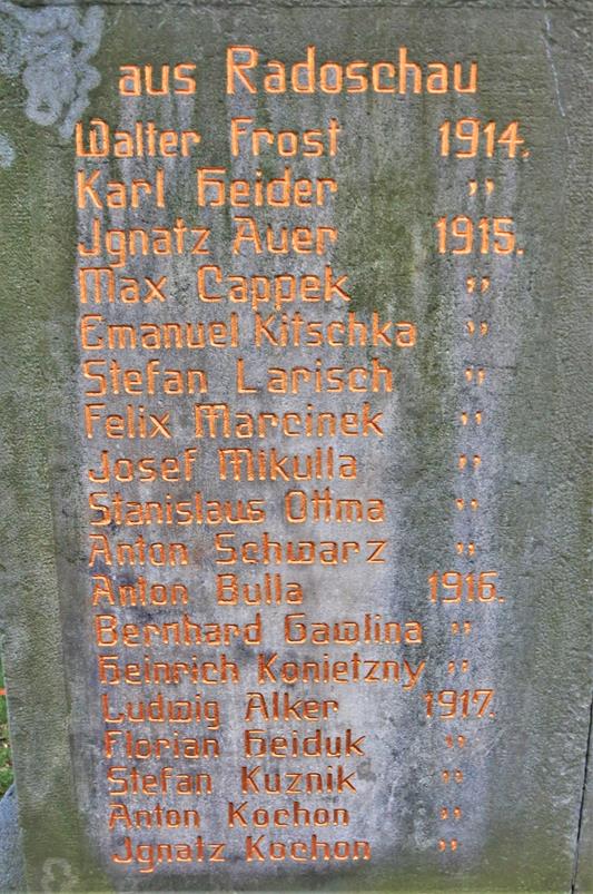 Radoszowy - pomnik poległych (5).JPG