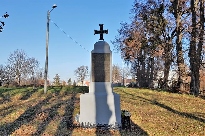 Pomnik wojenny (9).jpg