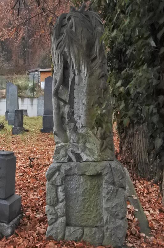 Krnov - cmentarz żydowski (19).JPG