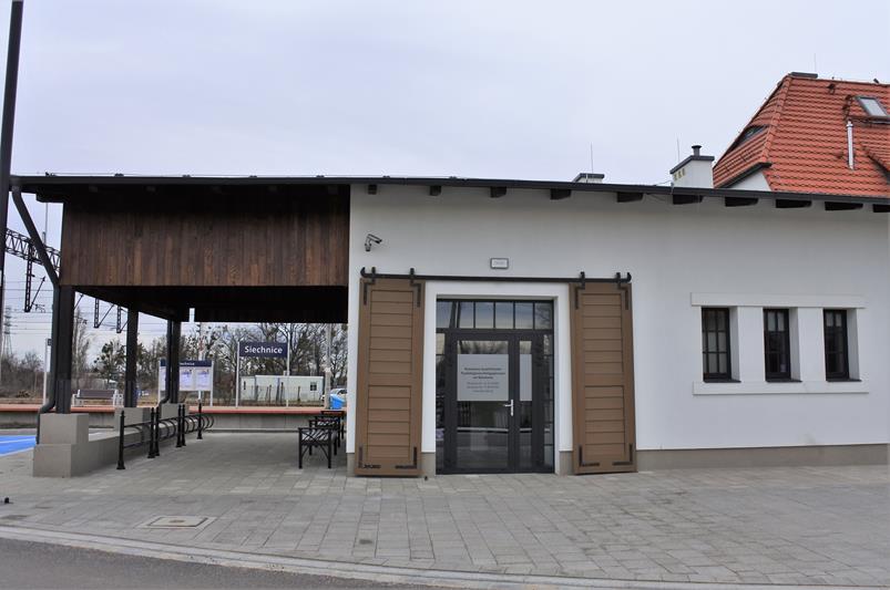 Dworzec kolejowy Siechnice - 2021 (4).JPG