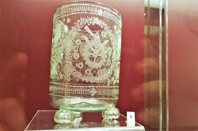 Szklanica cechu młynarzy świdnickich 1681 rok.jpg