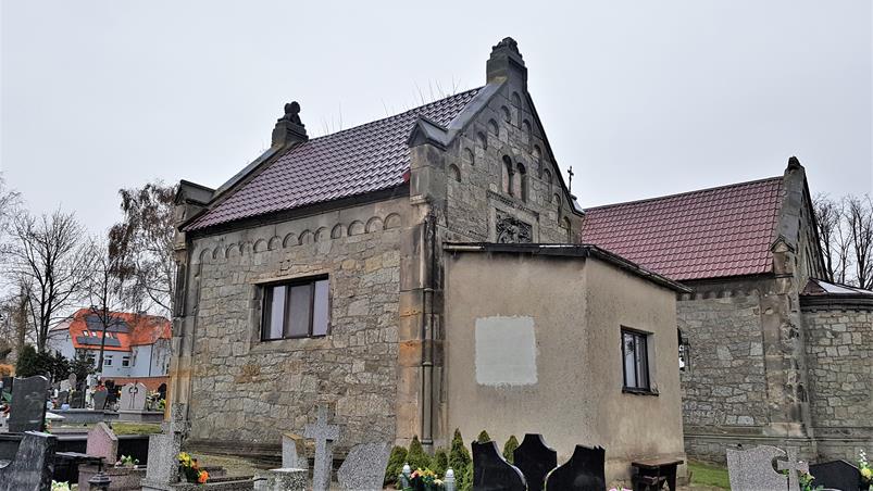 Kaplica grobowa rodziny von Mutius (2).jpg