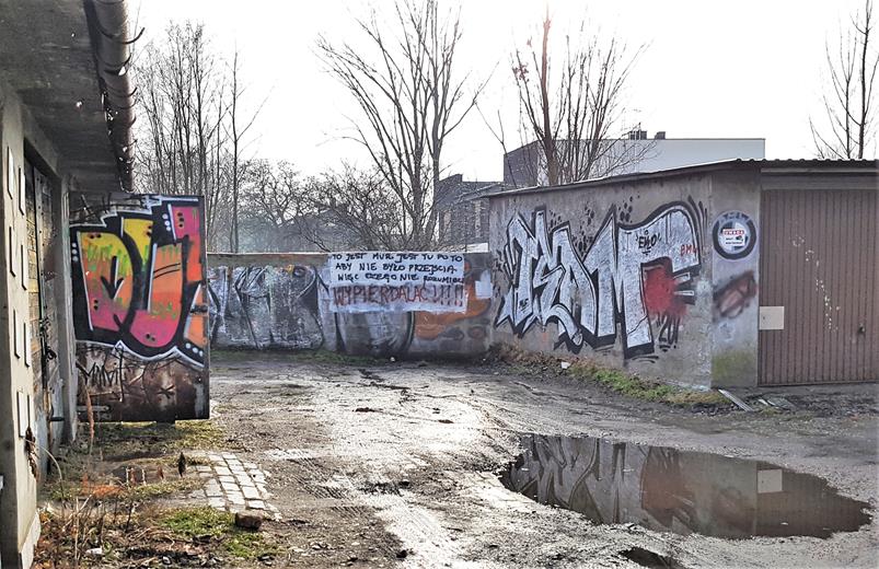 Sosnowiec - mur przy ulicy Gospodarczej (1).jpg
