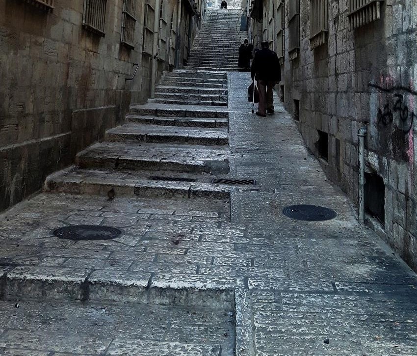10 - typowa dla Starego Miasta w Jerozolimie.jpg