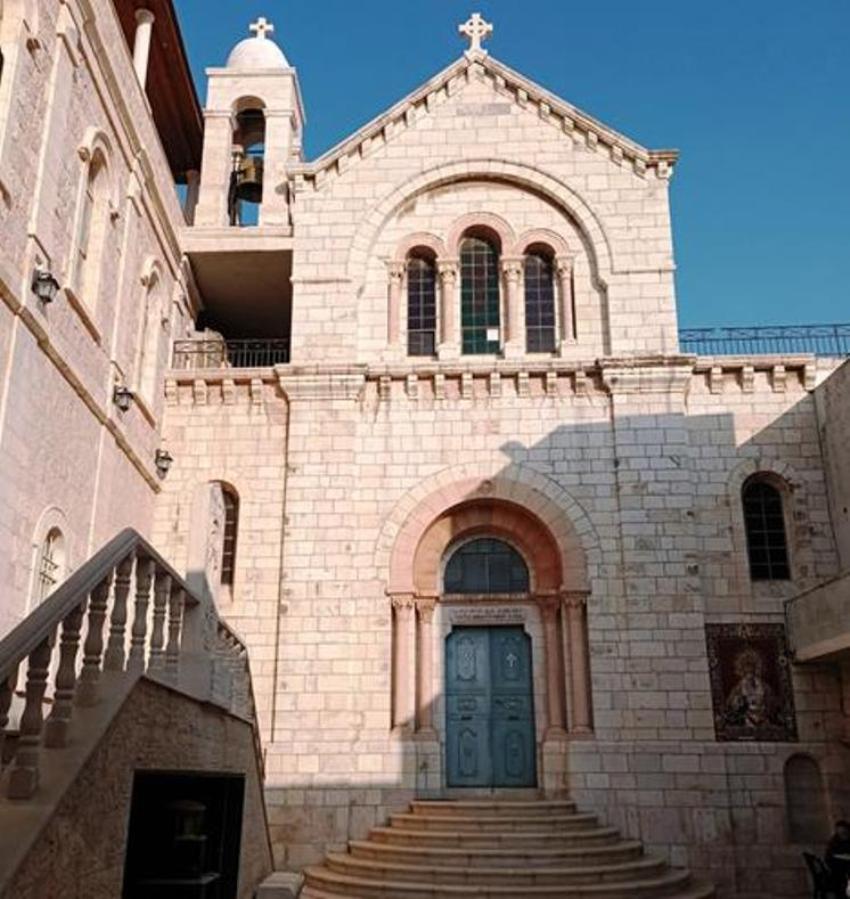 36 - jest tu Ormiański Kościół Matki Bożej Bolesnej.jpg