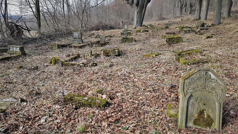 Stary cmentarz w Sierpnicy (9).jpg
