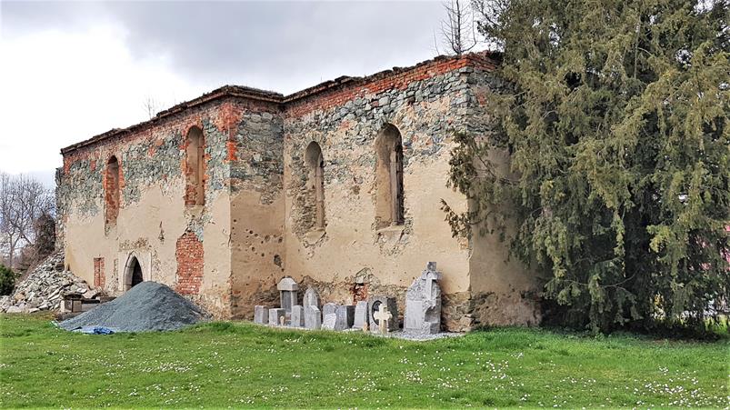 Ruiny kościoła ewangelickiego (2).jpg