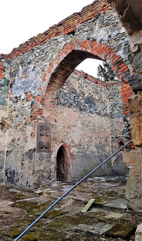 Ruiny kościoła ewangelickiego (7).jpg