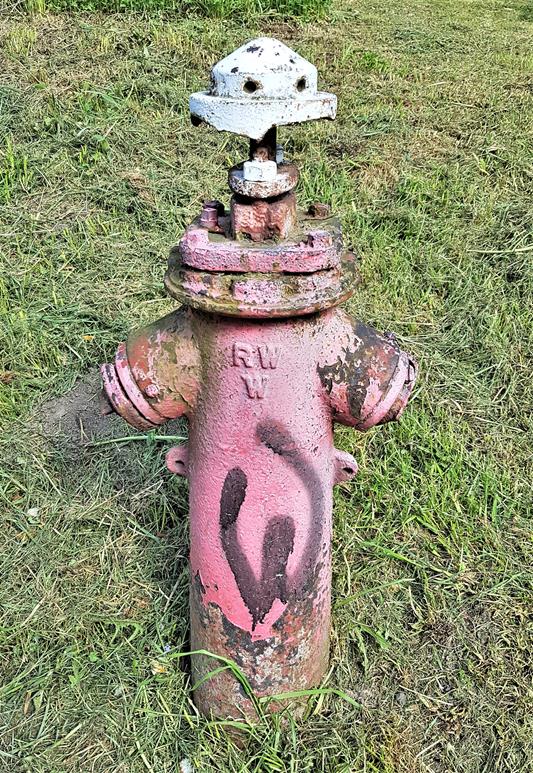 Przedwojenny hydrant (1).jpg
