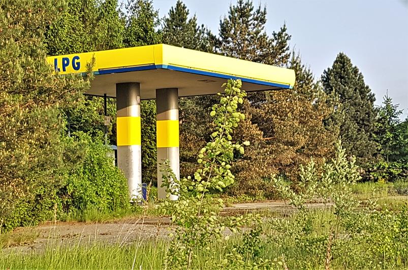 Opuszczona stacja benzynowa (2).jpg