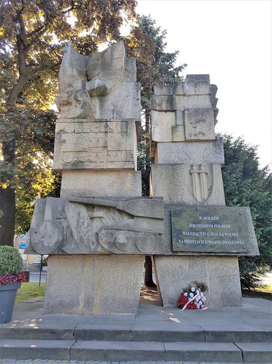 Pomnik Poległym za Ojczyznę (1).jpg
