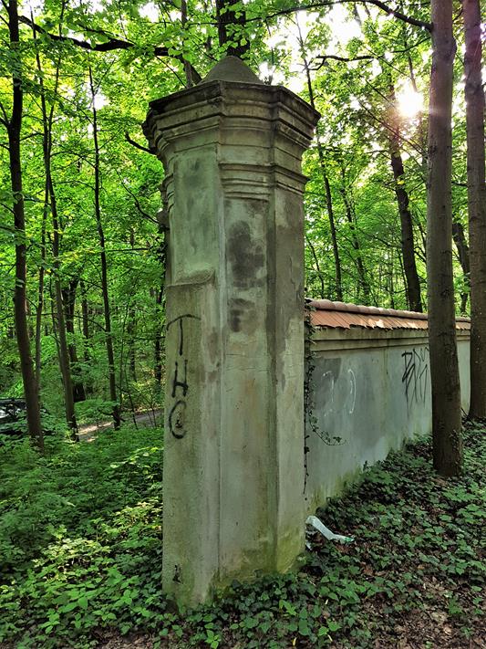 Goszcz - mauzoleum (10).jpg