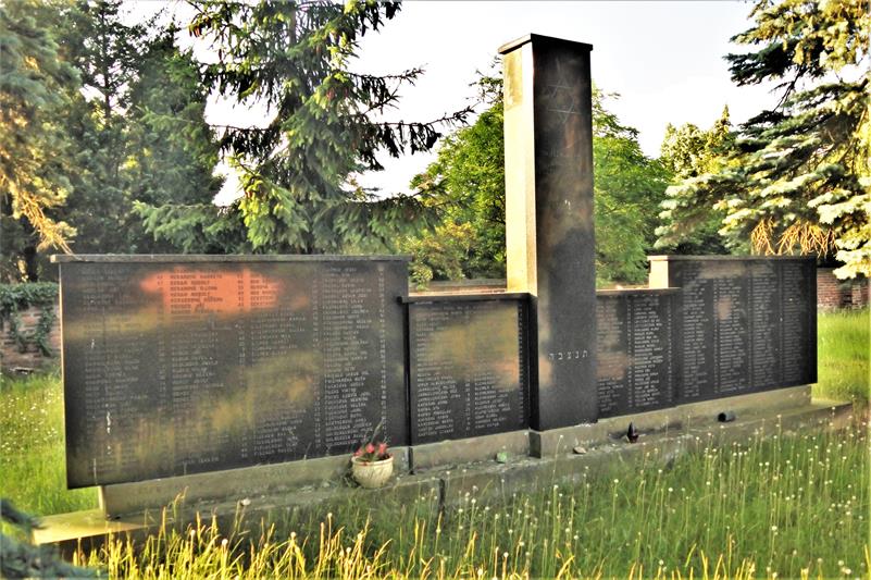 Pomnik ofiar Holocaustu (1).JPG