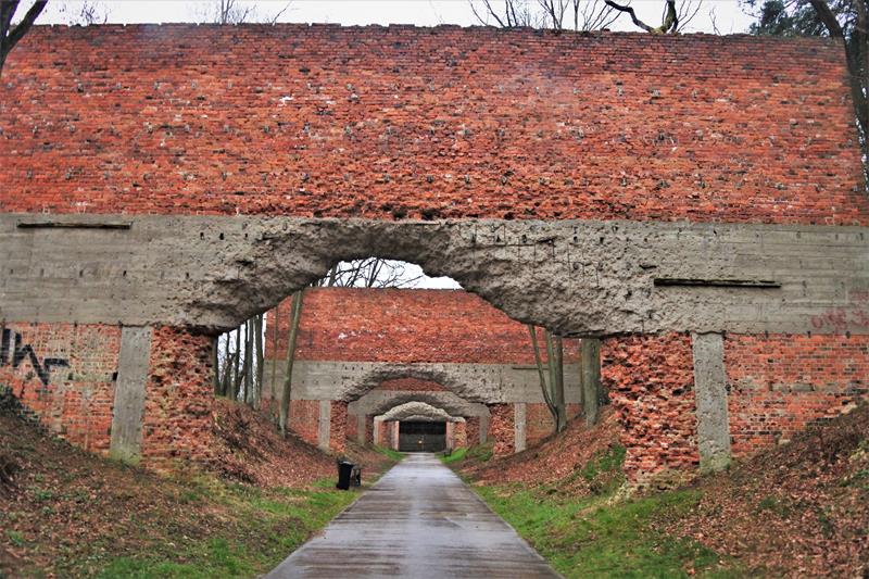 Strzelnica - ślady ostrzału (1).JPG