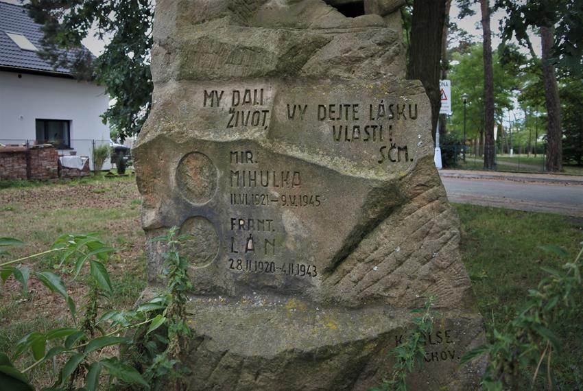 Pomnik Wojenny (7).JPG