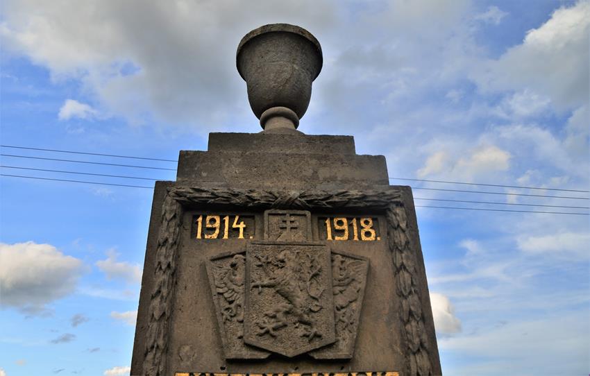 Pomnik Poległych (4).JPG