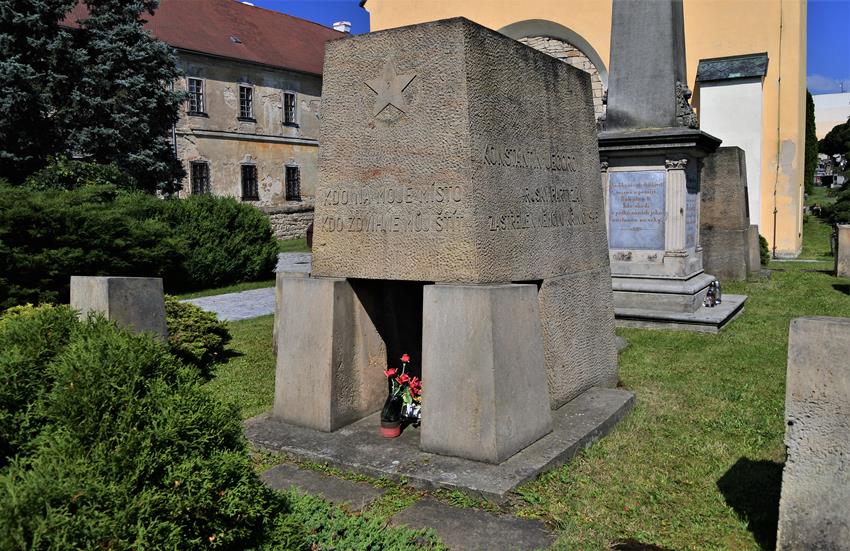 Pomnik Konstantina Jegorova (1).JPG