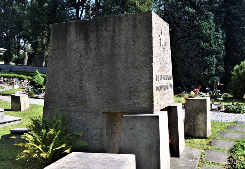Pomnik Konstantina Jegorova (3).JPG
