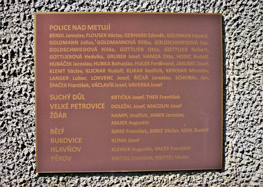 Tablice z nazwiskami Ofiar II Wojny Światowej (2).JPG
