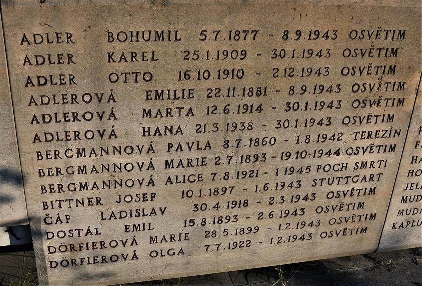 Pomnik - lista ofiar (2).JPG