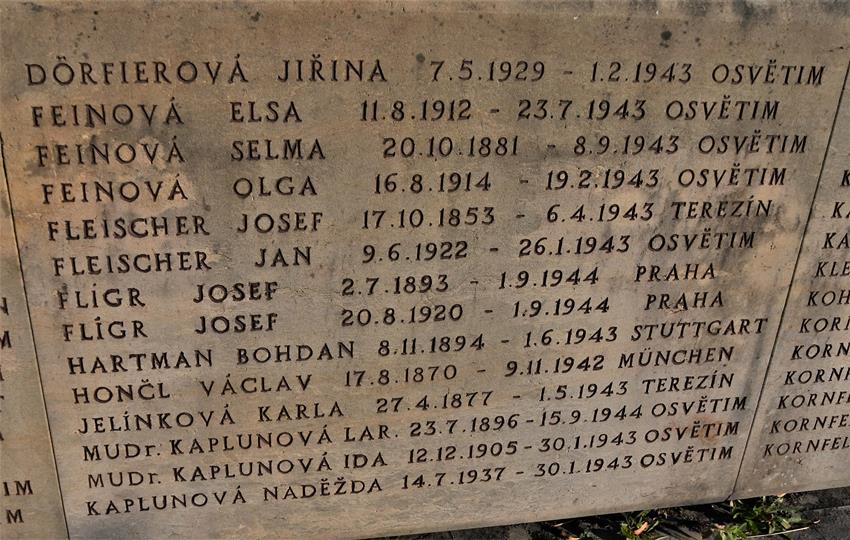 Pomnik - lista ofiar (3).JPG