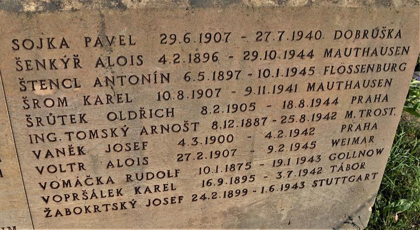 Pomnik - lista ofiar (6).JPG
