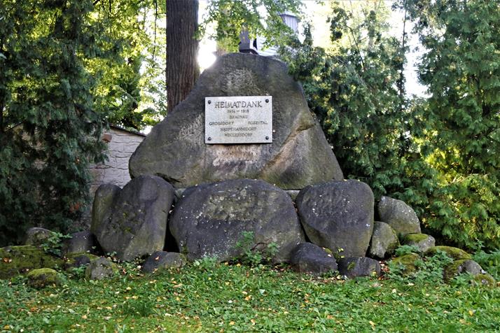 Pomnik Poległych (7).JPG