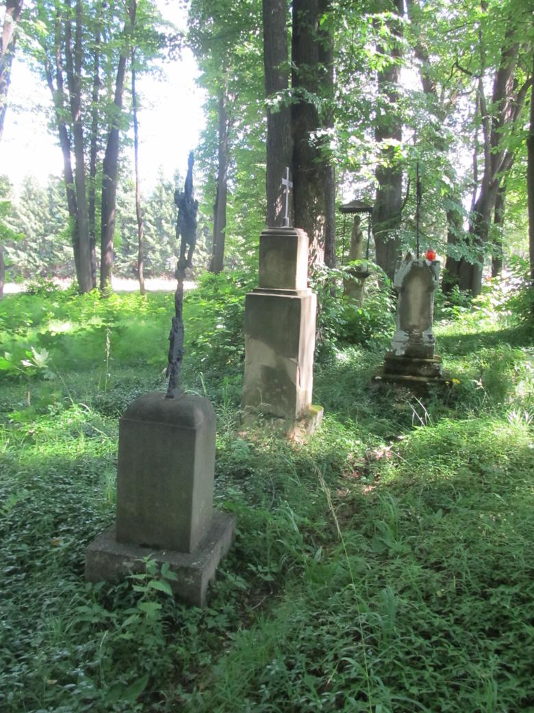 Stary cmentarz w Nawojowej (14).jpg